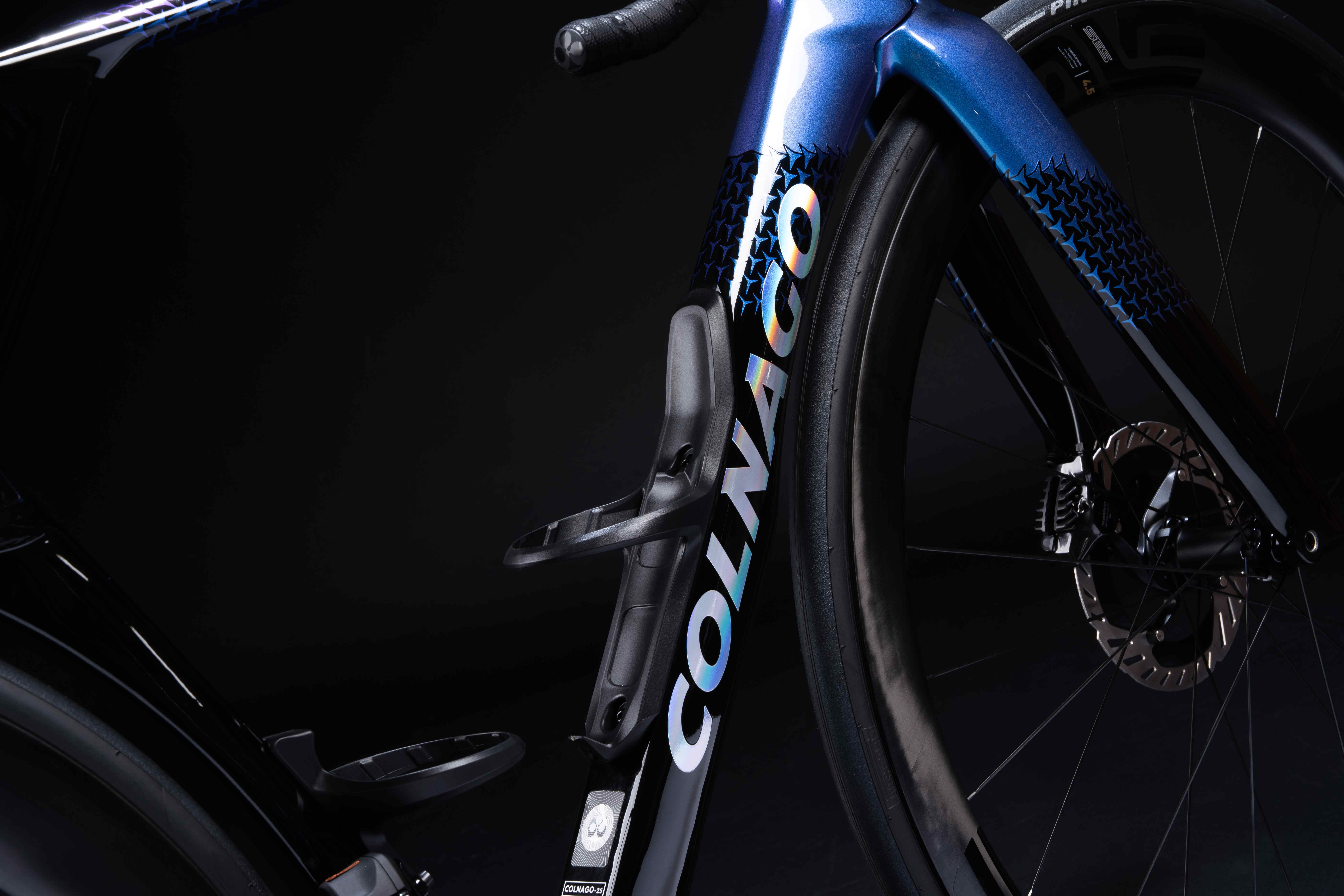 COLNAGO Y1Rs VIOLA particolari fondo nero-22